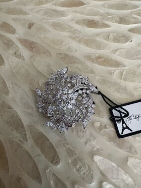NWT Sparkling Silver Crystal Floral Brooch
